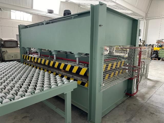 4PR152301-Caselli-Group-SECOND-HAND-GLUEING-PANEL-HOT-PRESS-ITALPRESSE-GB-13 (6).jpeg